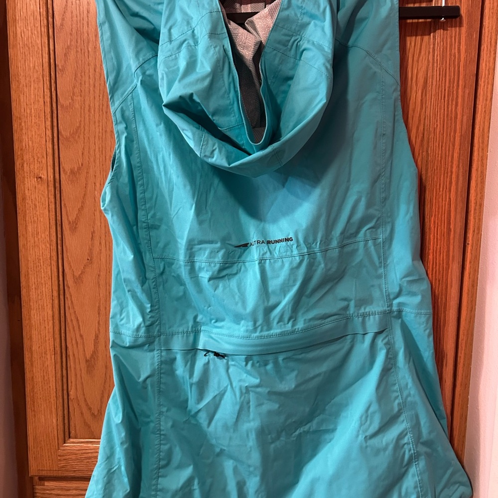 Altra packable waterproof running vestt - Picture 2 of 5